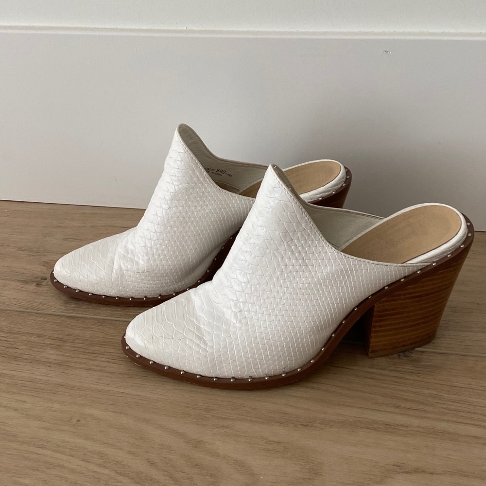 CHINESE LAUNDRY WESTERN CLOGS